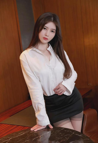 从背后抓住胸前的两只大白兔图片展示